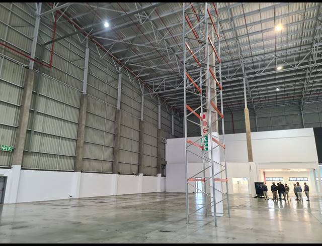 3,951M² WAREHOUSE TO LET IN HALFWAY GARDENS
